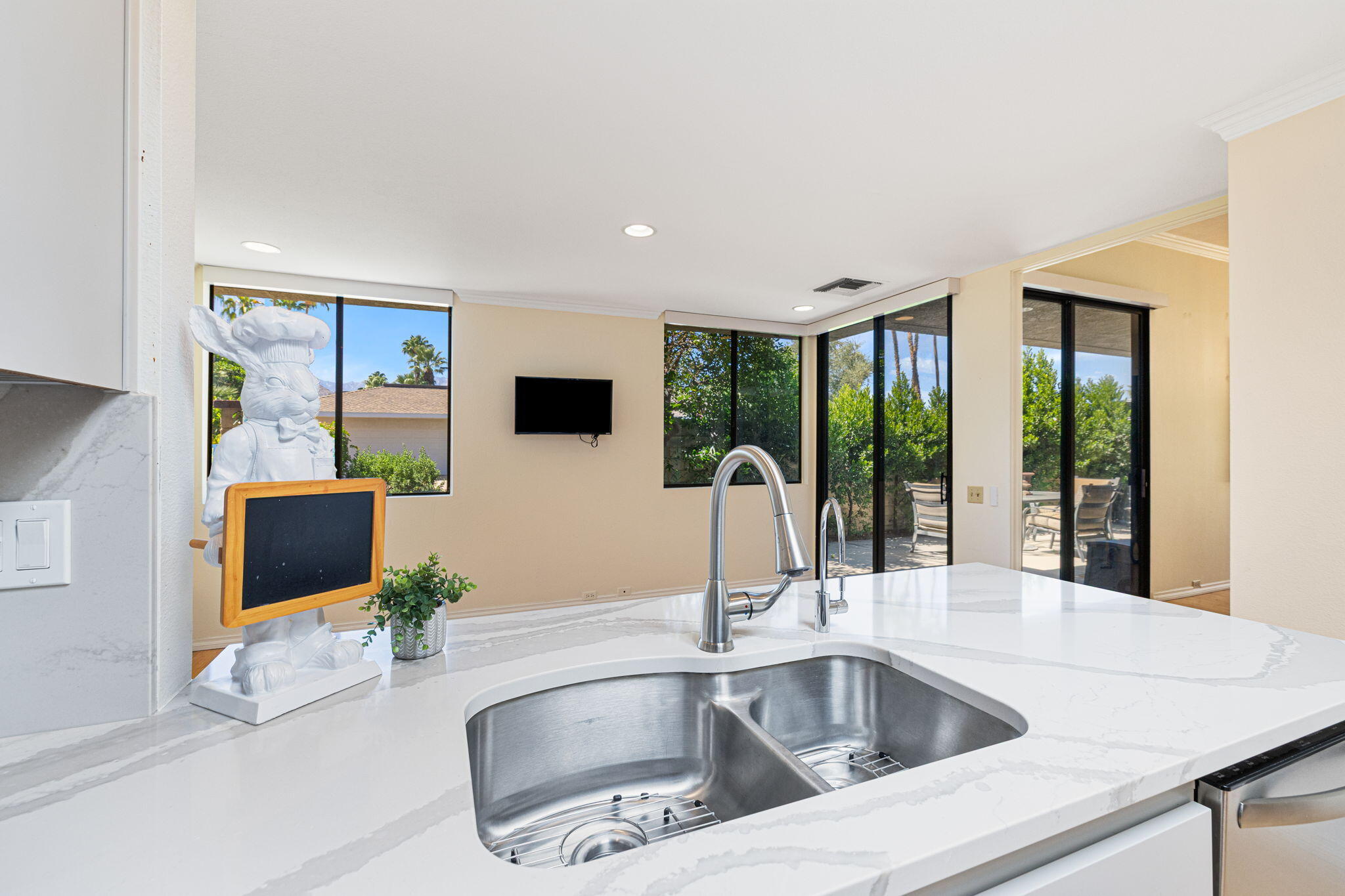 1 Rutgers Court Rancho Mirage, CA 92270 - Photo 12 of 39 Kitchen View Close to Patio