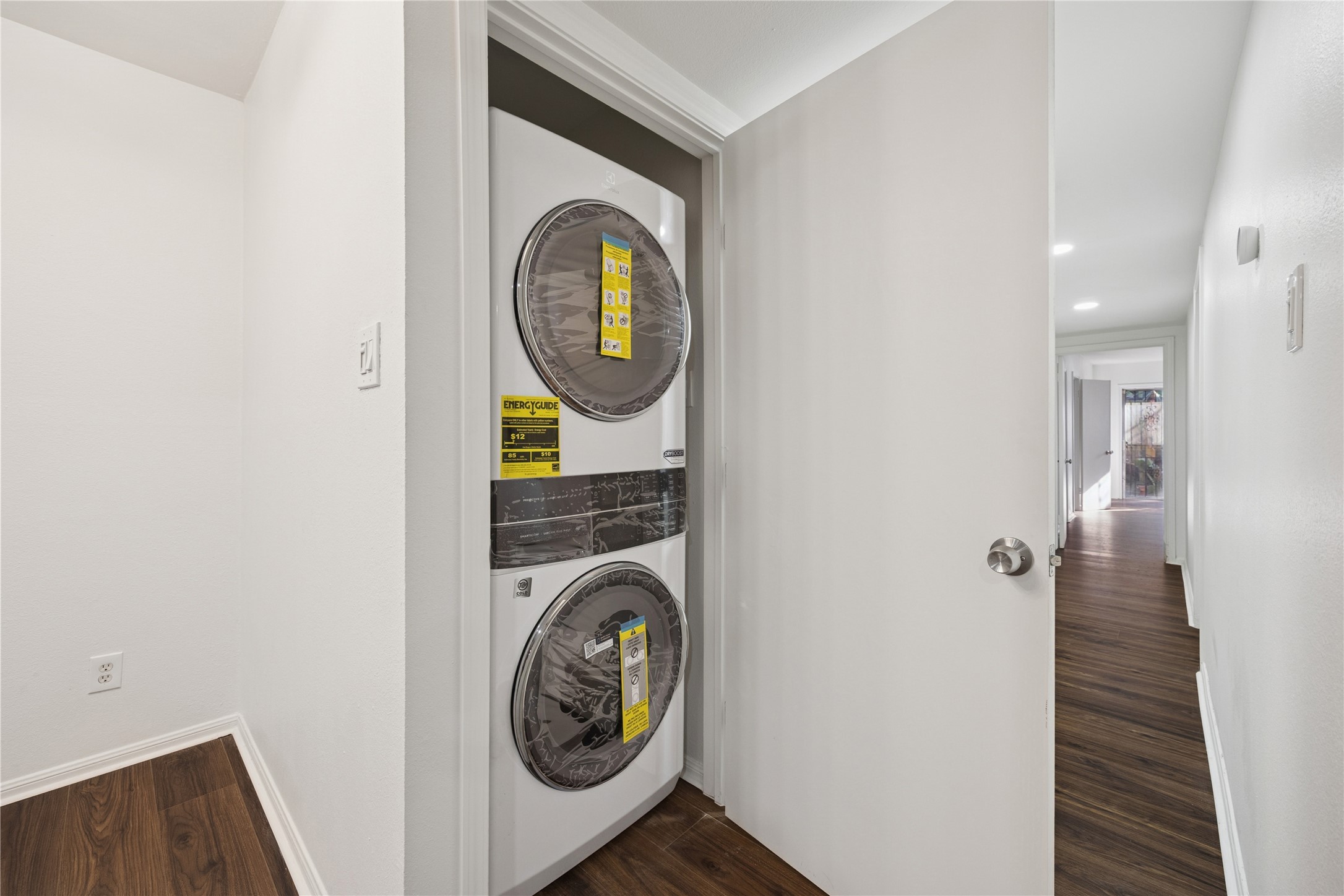 705 Harold Street, Unit 2 Houston, TX 77006 - Photo 15 of 15 a utility room with dryer and washer