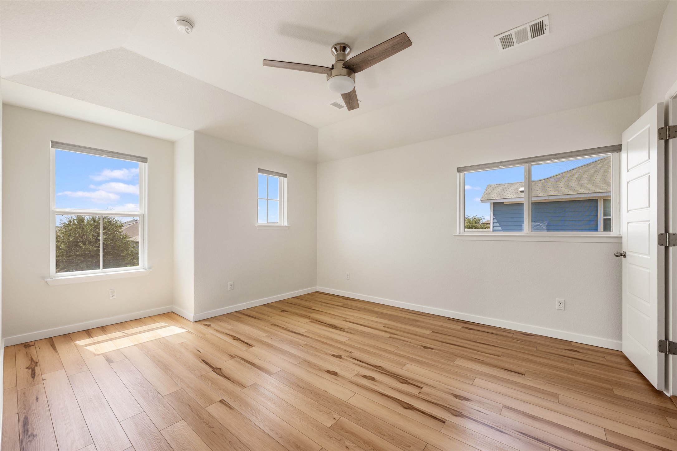 104 Cates Cove Elgin, TX 78621 - Photo 19 of 31 Gallery Image 19