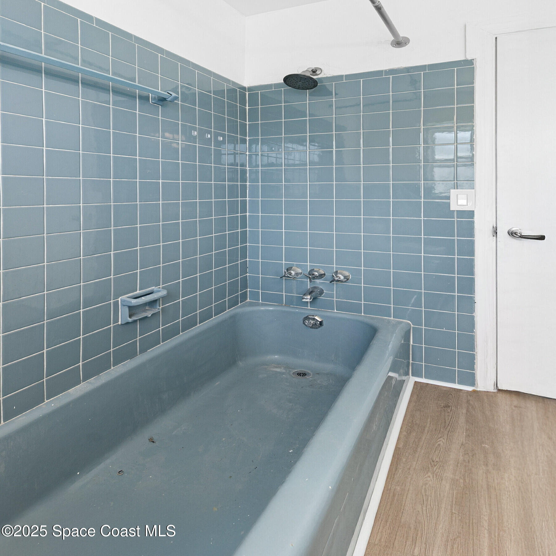 407 Bunker Street Melbourne, FL 32901 - Photo 22 of 26 a bath tub sitting next to a bathroom