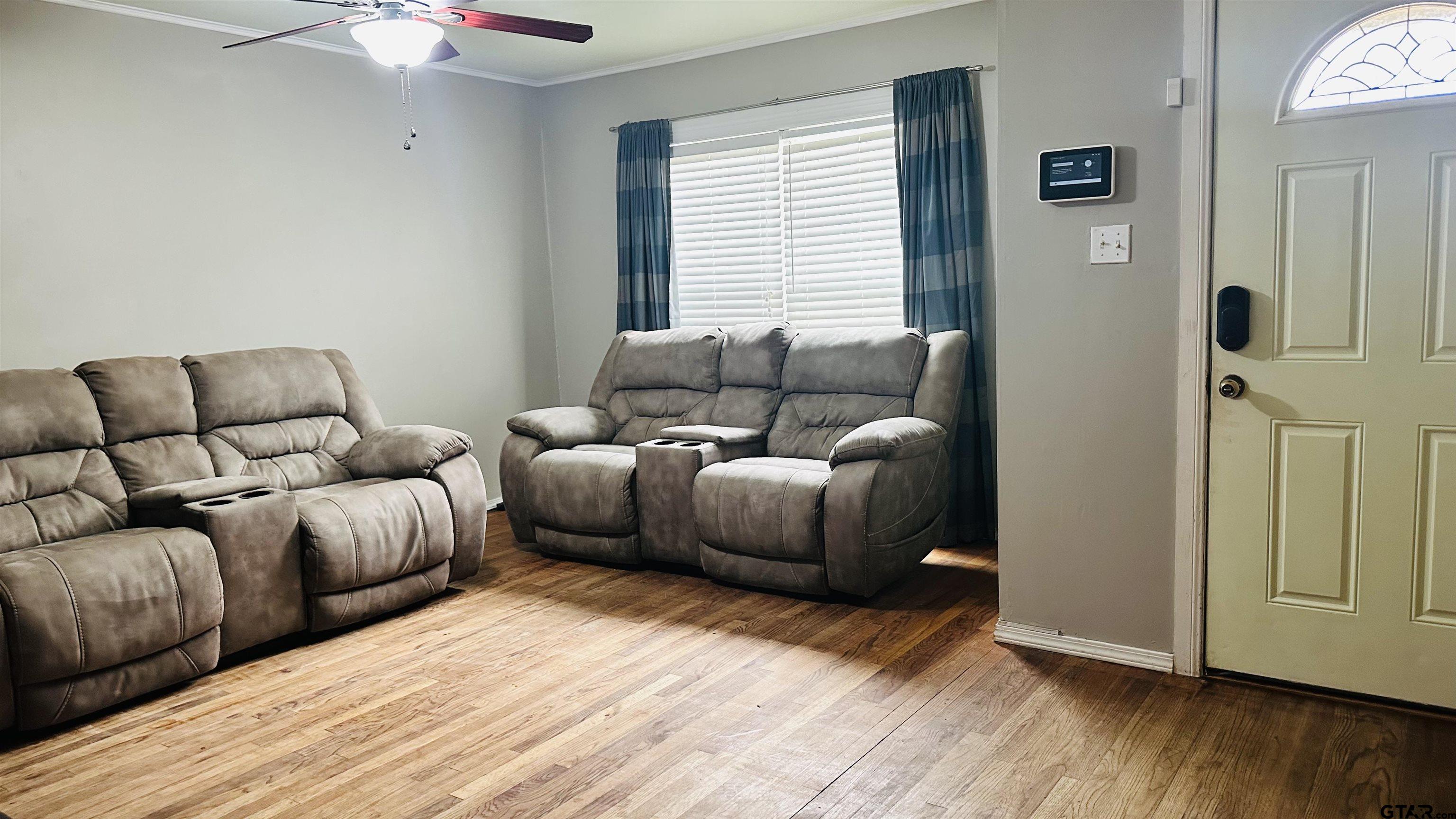 706 Layton Street Kilgore, TX 75662 - Photo 2 of 13