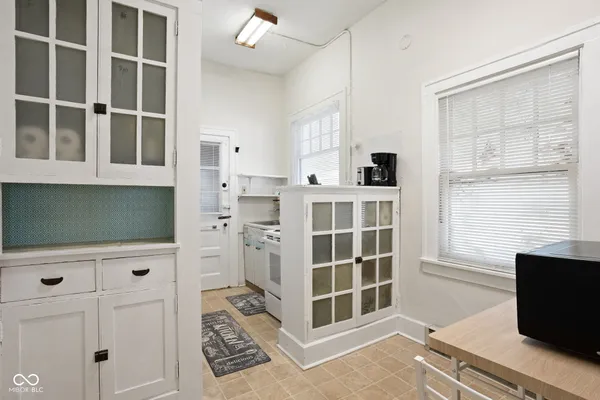 $1,300 | 784 Woodruff Pl E Drive, Unit 2, Indianapolis, IN 46201
