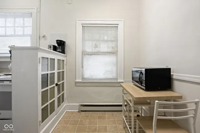 $1,300 | 784 Woodruff Pl E Drive, Unit 2, Indianapolis, IN 46201