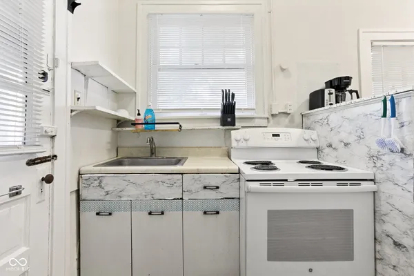 $1,300 | 784 Woodruff Pl E Drive, Unit 2, Indianapolis, IN 46201