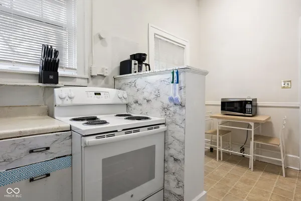 $1,300 | 784 Woodruff Pl E Drive, Unit 2, Indianapolis, IN 46201