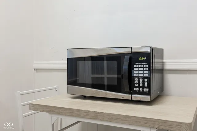 $1,300 | 784 Woodruff Pl E Drive, Unit 2, Indianapolis, IN 46201