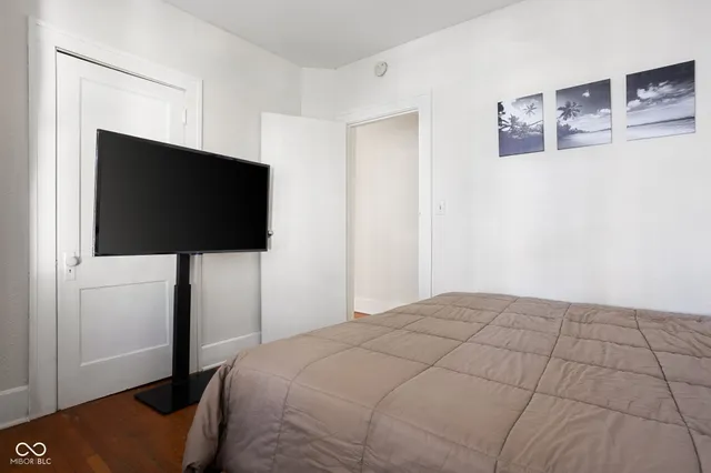 $1,300 | 784 Woodruff Pl E Drive, Unit 2, Indianapolis, IN 46201