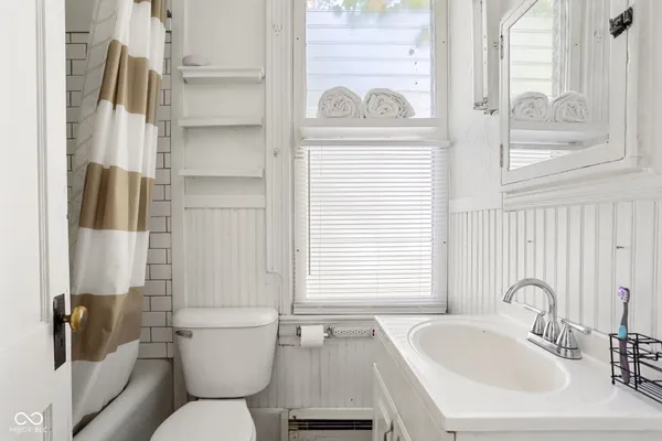 $1,300 | 784 Woodruff Pl E Drive, Unit 2, Indianapolis, IN 46201