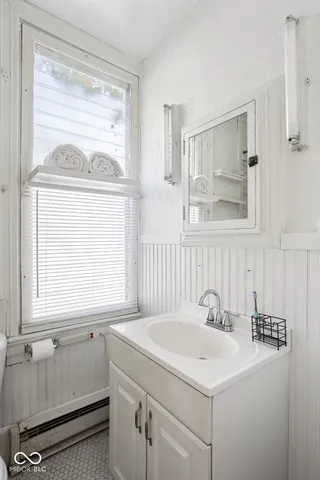 $1,300 | 784 Woodruff Pl E Drive, Unit 2, Indianapolis, IN 46201