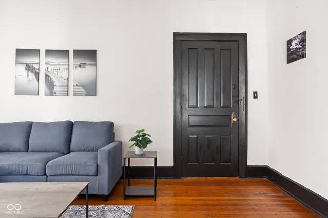 $1,300 | 784 Woodruff Pl E Drive, Unit 2, Indianapolis, IN 46201