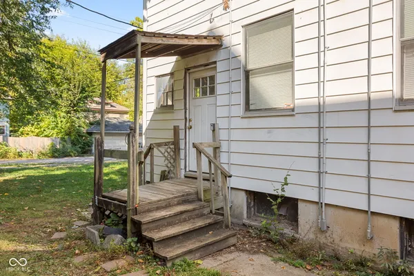 $1,300 | 784 Woodruff Pl E Drive, Unit 2, Indianapolis, IN 46201