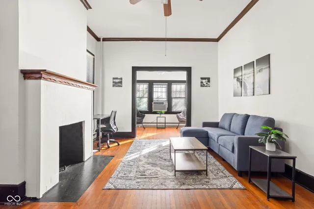 $1,300 | 784 Woodruff Pl E Drive, Unit 2, Indianapolis, IN 46201