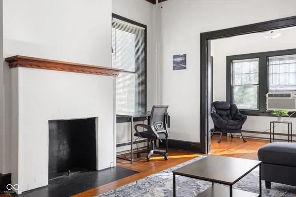 $1,300 | 784 Woodruff Pl E Drive, Unit 2, Indianapolis, IN 46201