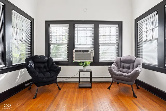 $1,300 | 784 Woodruff Pl E Drive, Unit 2, Indianapolis, IN 46201