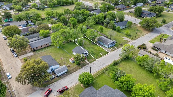 an aerial view of house with yard swimming pool and outdoor seating