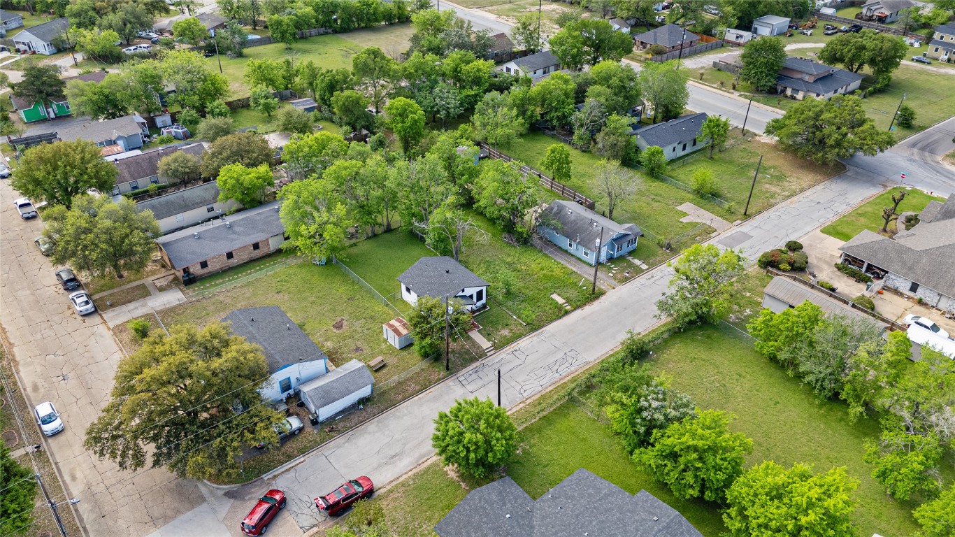 911 Hall Street Bryan, TX 77803 - Photo 5 of 12