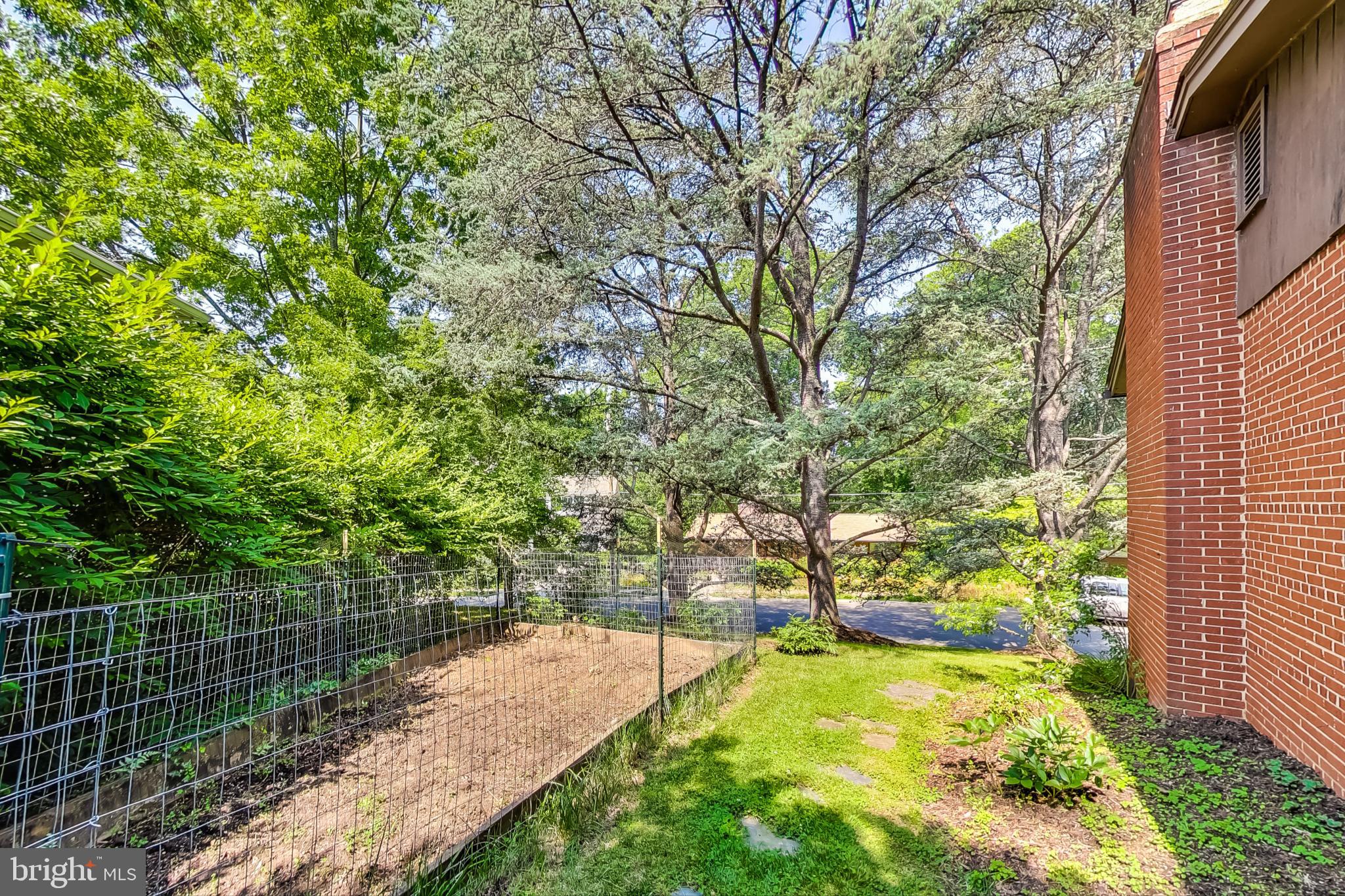 6515 East Halbert Road Bethesda, MD 20817 - Photo 35 of 42