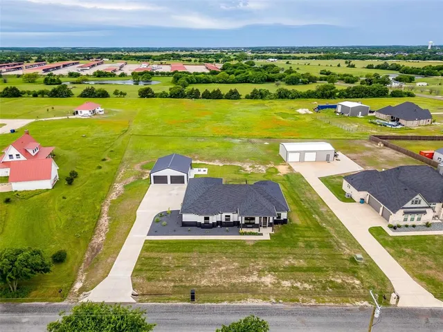 $749,900 | 140 Lone Elm Road, Waxahachie, TX 75167