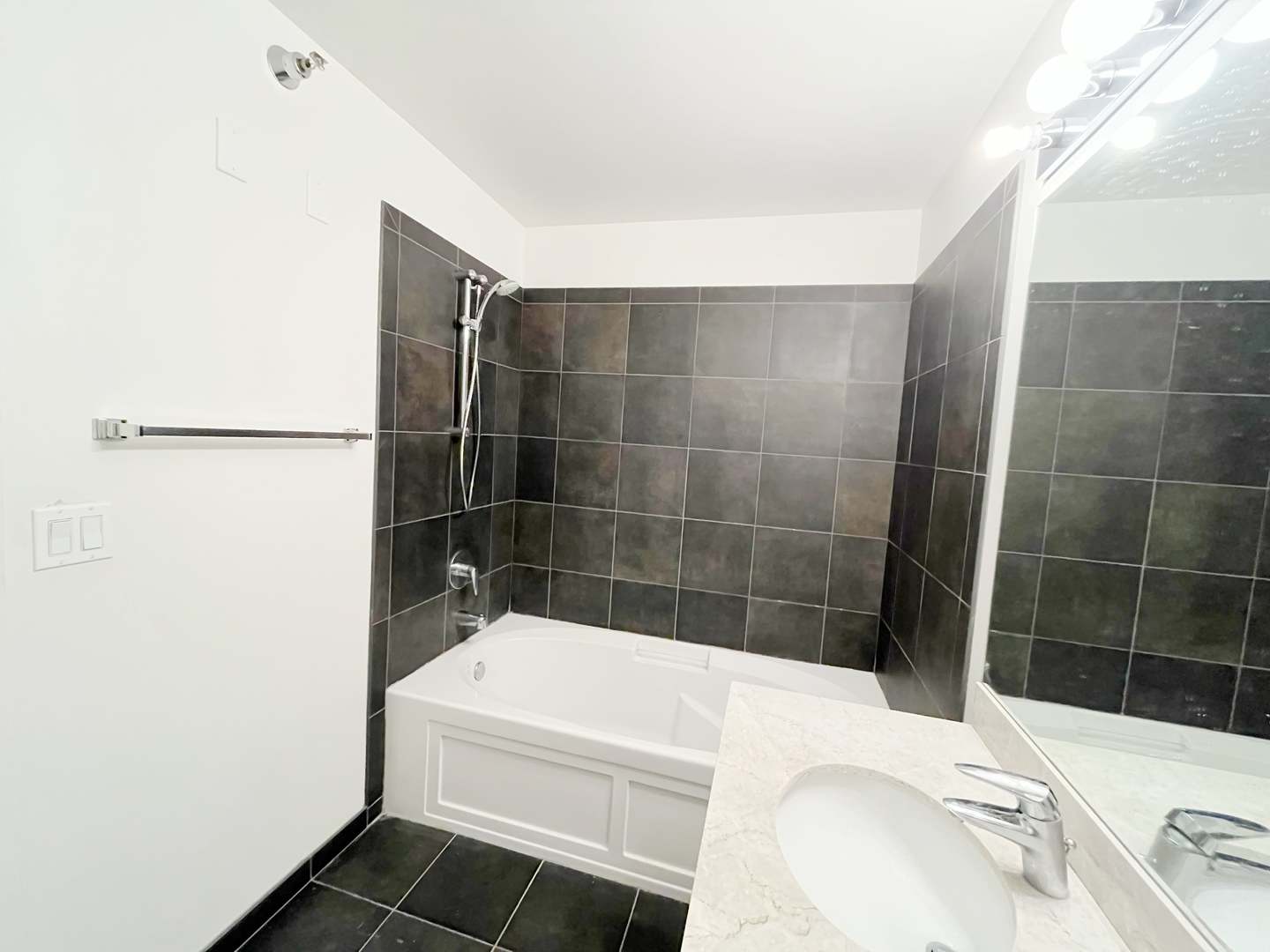 235 West Van Buren Street, Unit 2908 Chicago, IL 60607 - Photo 13 of 14