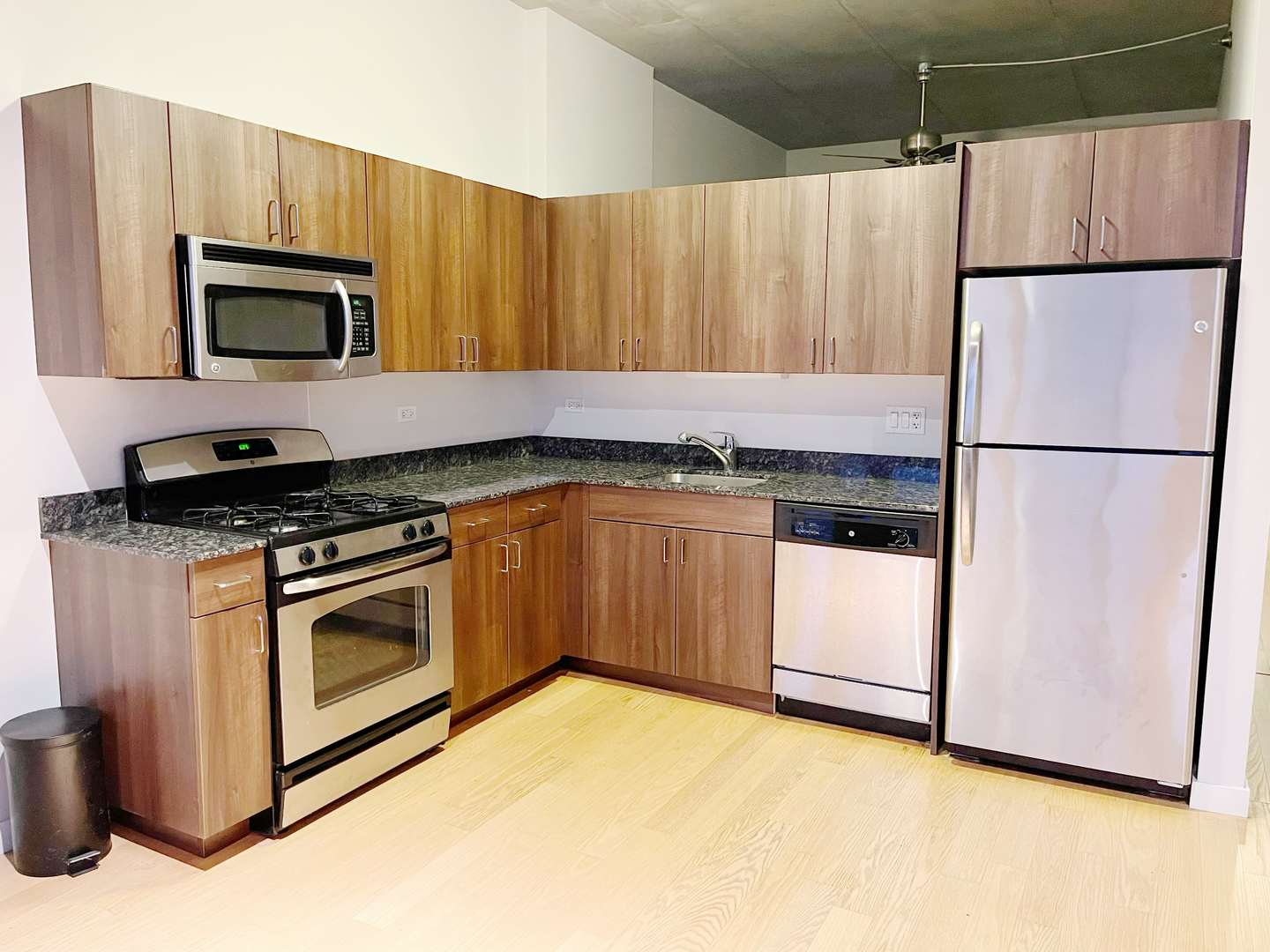 235 West Van Buren Street, Unit 2908 Chicago, IL 60607 - Photo 6 of 14