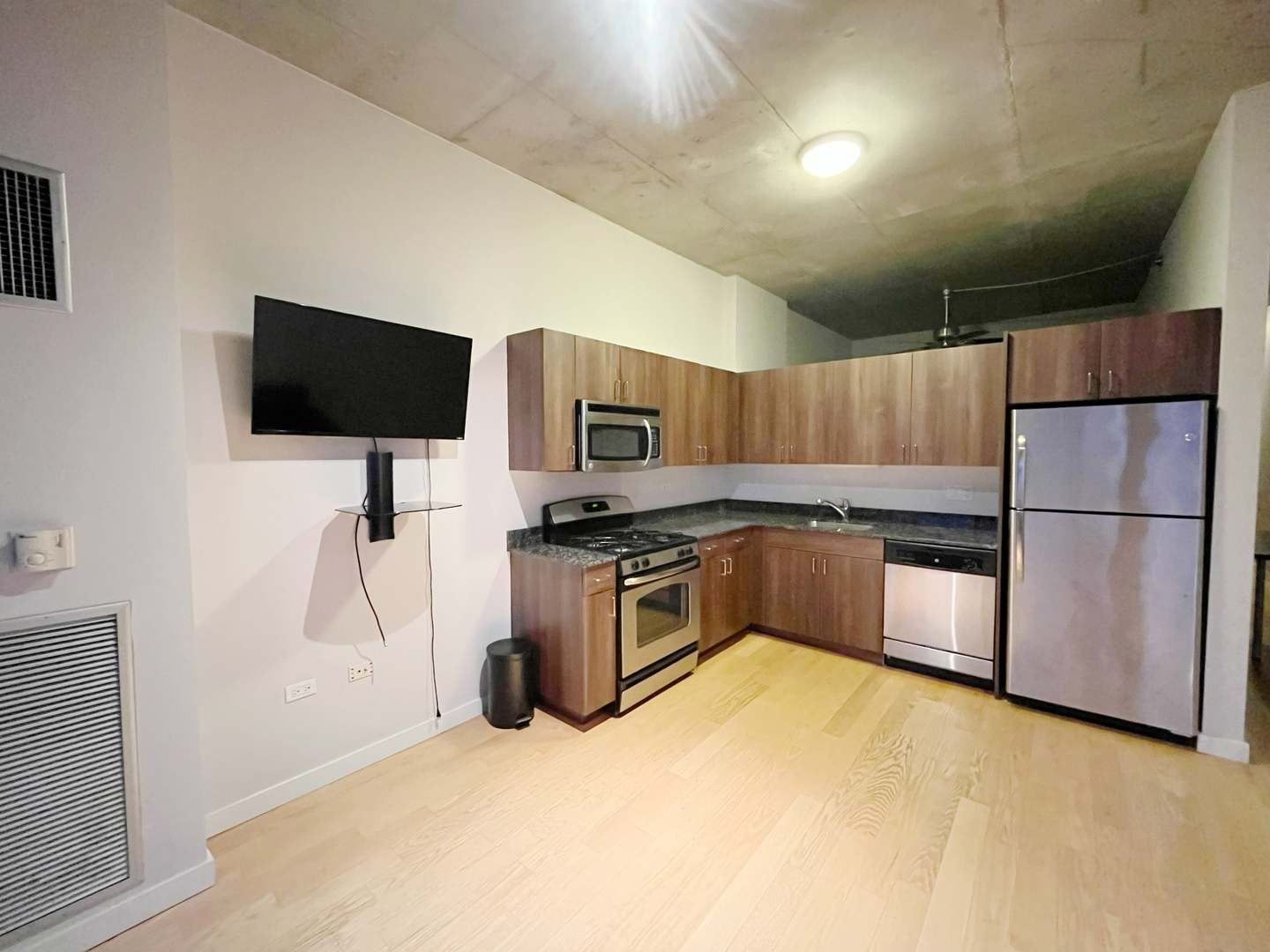 235 West Van Buren Street, Unit 2908 Chicago, IL 60607 - Photo 7 of 14