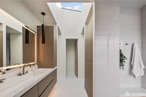 $11,700,000 | 9810 Southeast Shoreland Drive, Bellevue, WA 98004