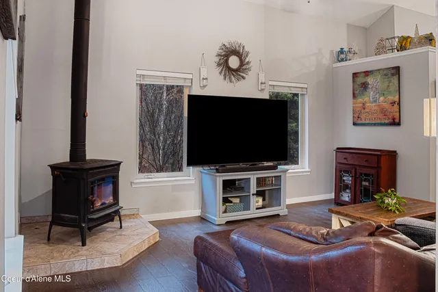 $819,000 | 66 Fern Lane, Cocolalla, ID 83813