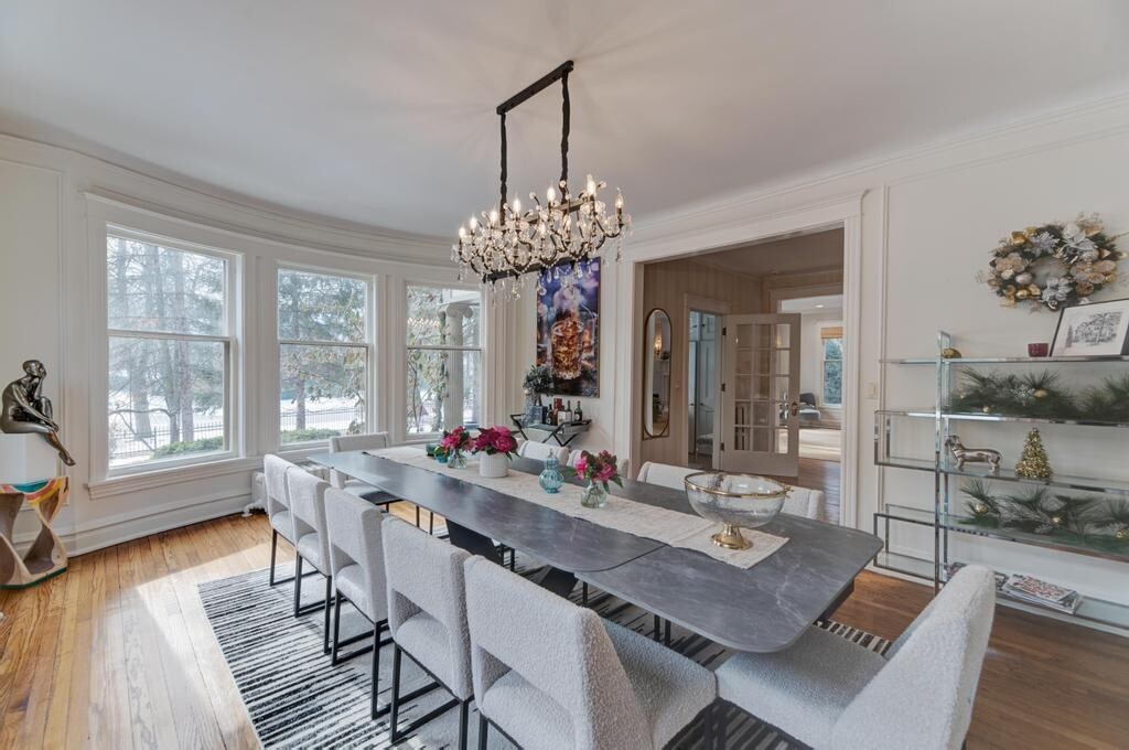 1499 Sheridan Road Highland Park, IL 60035 - Photo 21 of 84 a living room with furniture and a chandelier