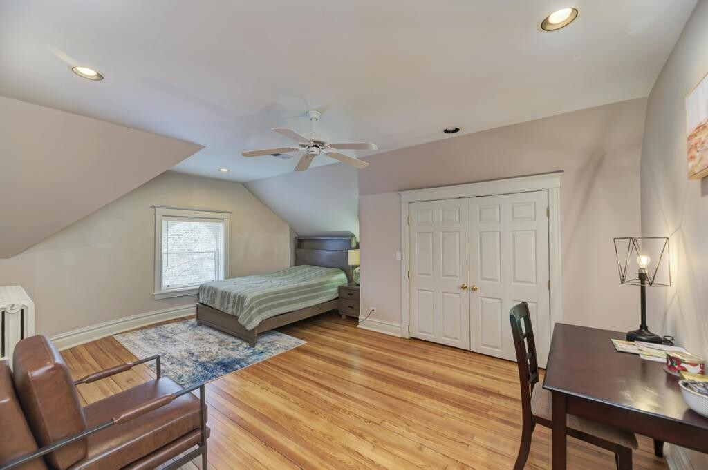 1499 Sheridan Road Highland Park, IL 60035 - Photo 58 of 84 a living room with furniture and a wooden floor