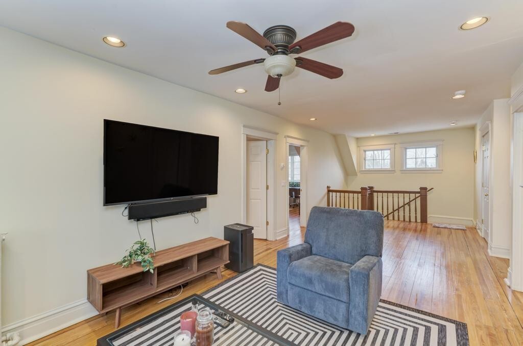 1499 Sheridan Road Highland Park, IL 60035 - Photo 59 of 87 a living room with furniture and a flat screen tv