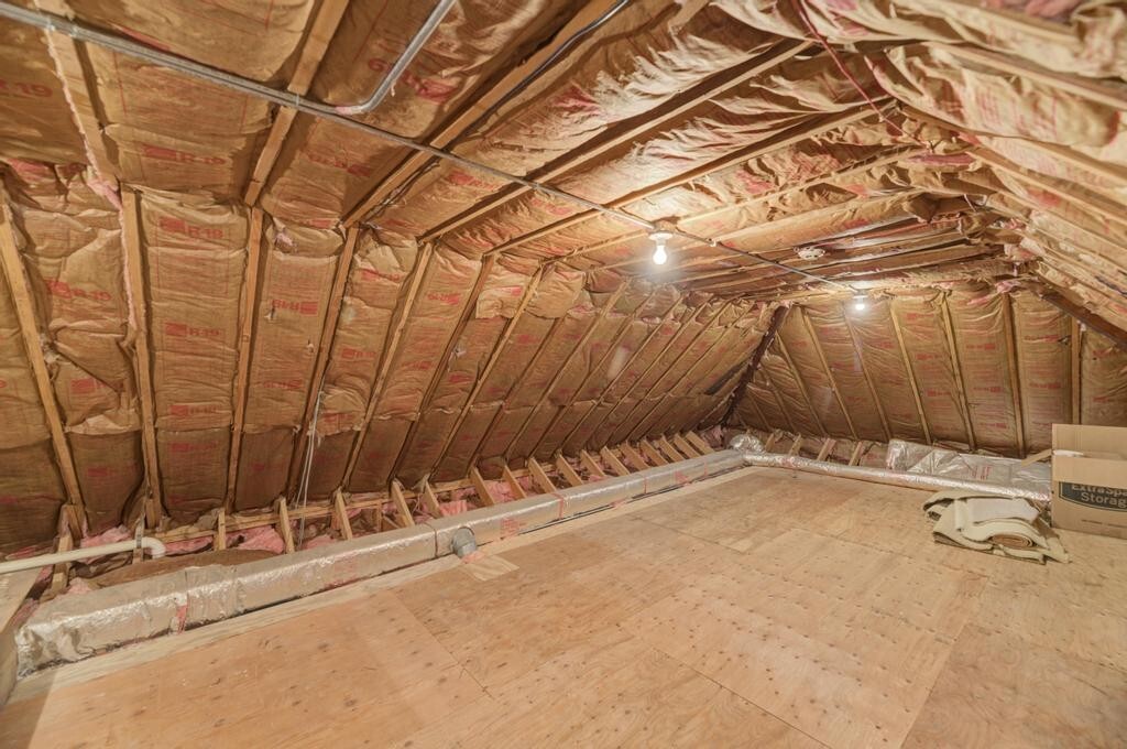 1499 Sheridan Road Highland Park, IL 60035 - Photo 64 of 87 a bathroom with a sink and a mirror