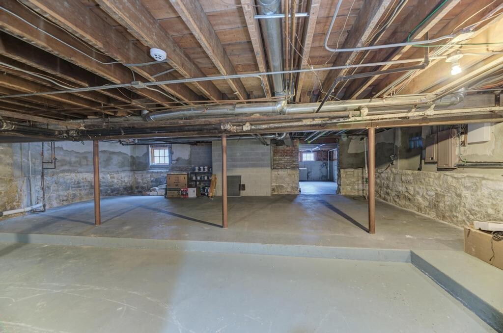 1499 Sheridan Road Highland Park, IL 60035 - Photo 72 of 84 a view of a room with wooden roof