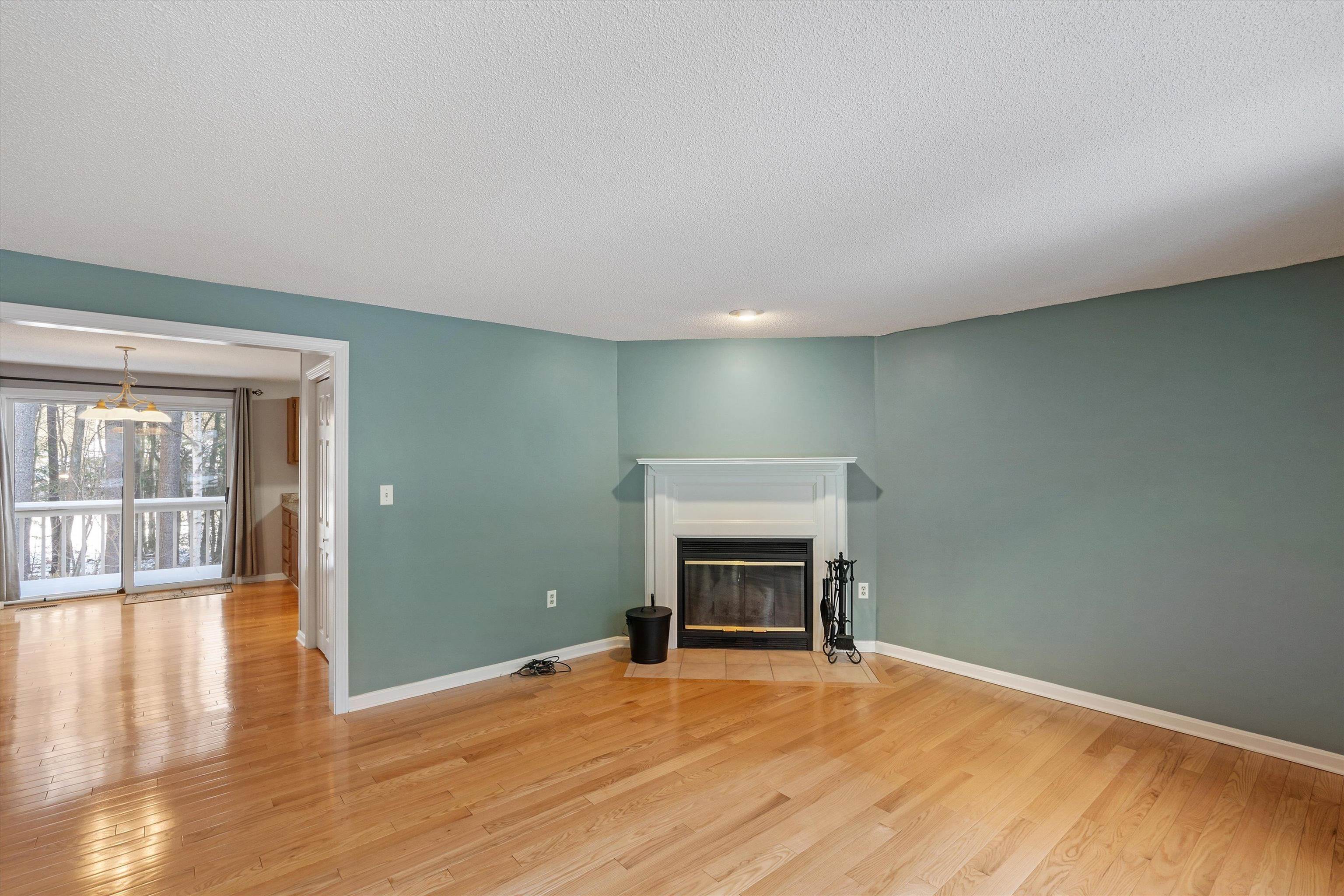 14 Salisbury Road, Unit 43 Nashua, NH 03064 - Photo 3 of 24