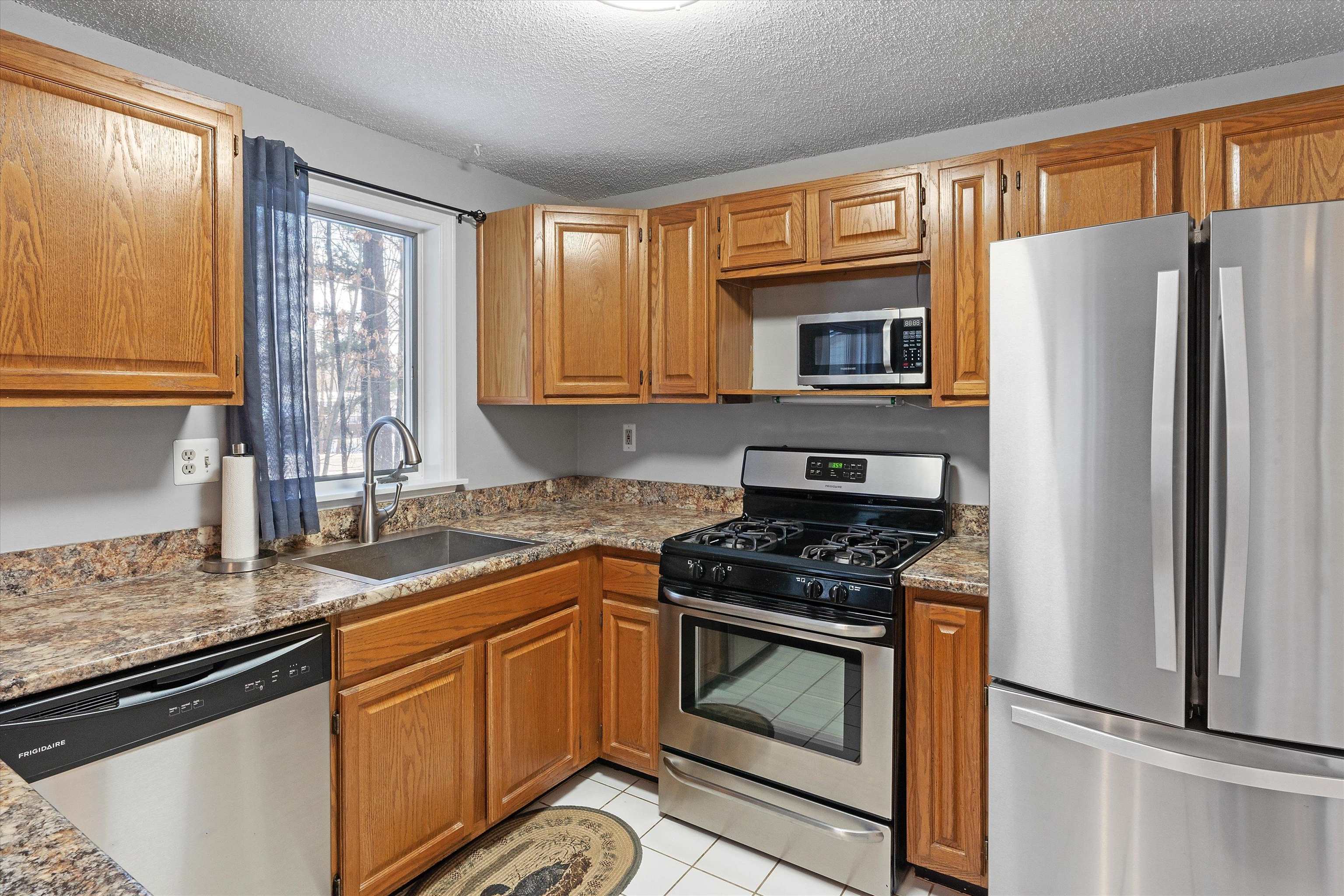 14 Salisbury Road, Unit 43 Nashua, NH 03064 - Photo 7 of 24