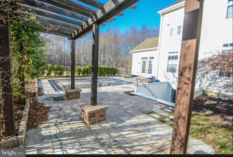 104 Camp David Road Wilmington, DE 19810 - Photo 6 of 36 Trellis with privy hedges/staircase to basement