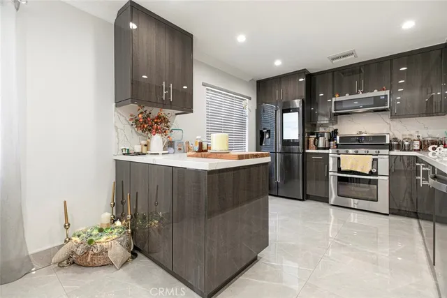 $799,000 | 7901 VÃa Stefano, Burbank, CA 91504