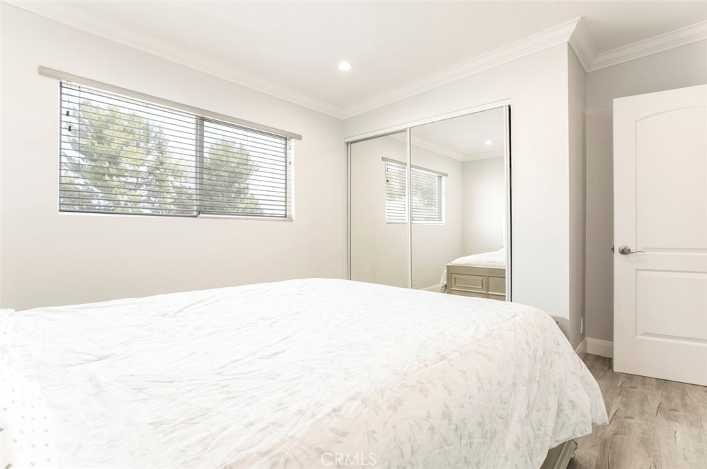 7901 Vía Stefano Burbank, CA 91504 - Photo 31 of 58 a large white bed in a white room