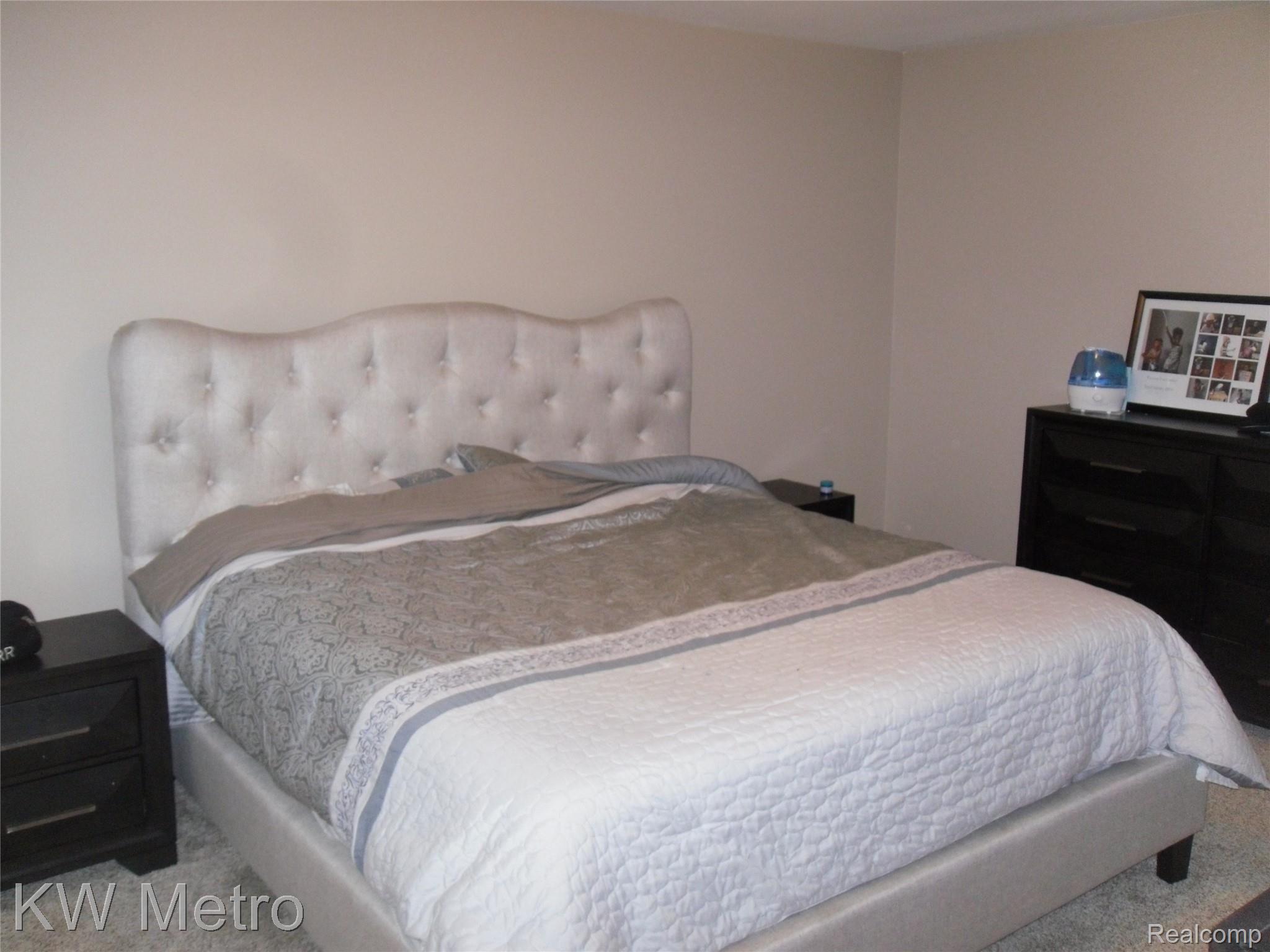 2014 Oak Leaf Court North Rochester, MI 48309 - Photo 12 of 33 SDC14001.JPG