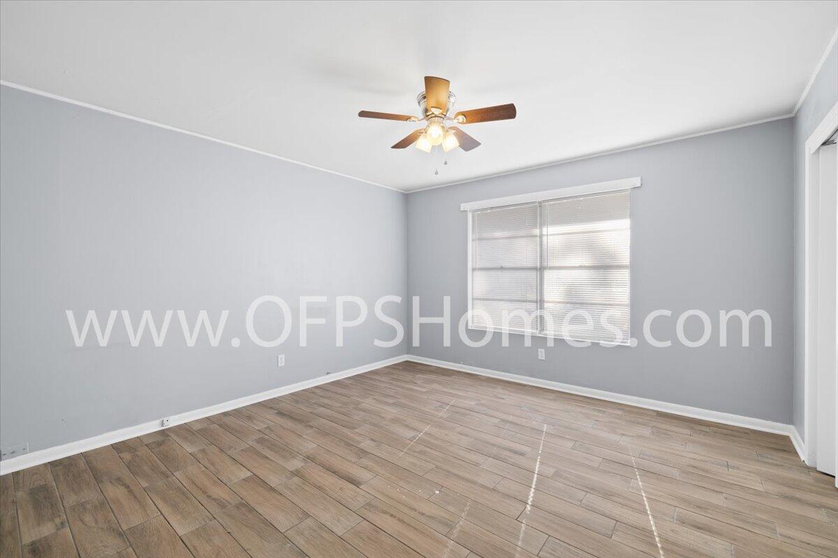 309 East Walnut Avenue Crestview, FL 32539 - Photo 3 of 15 Inside