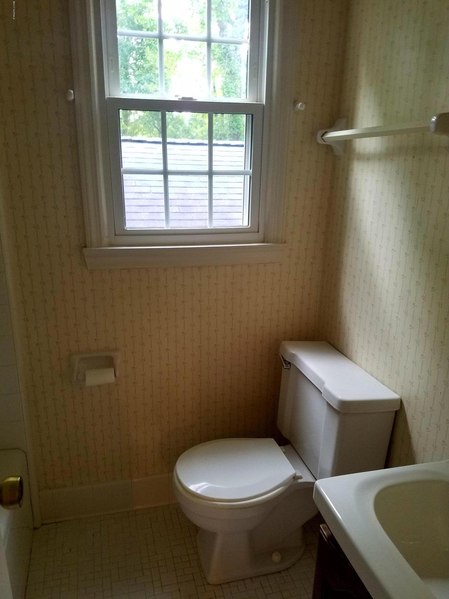 405 Lansdowne Road Wilmington, NC 28409 - Photo 11 of 29 bath