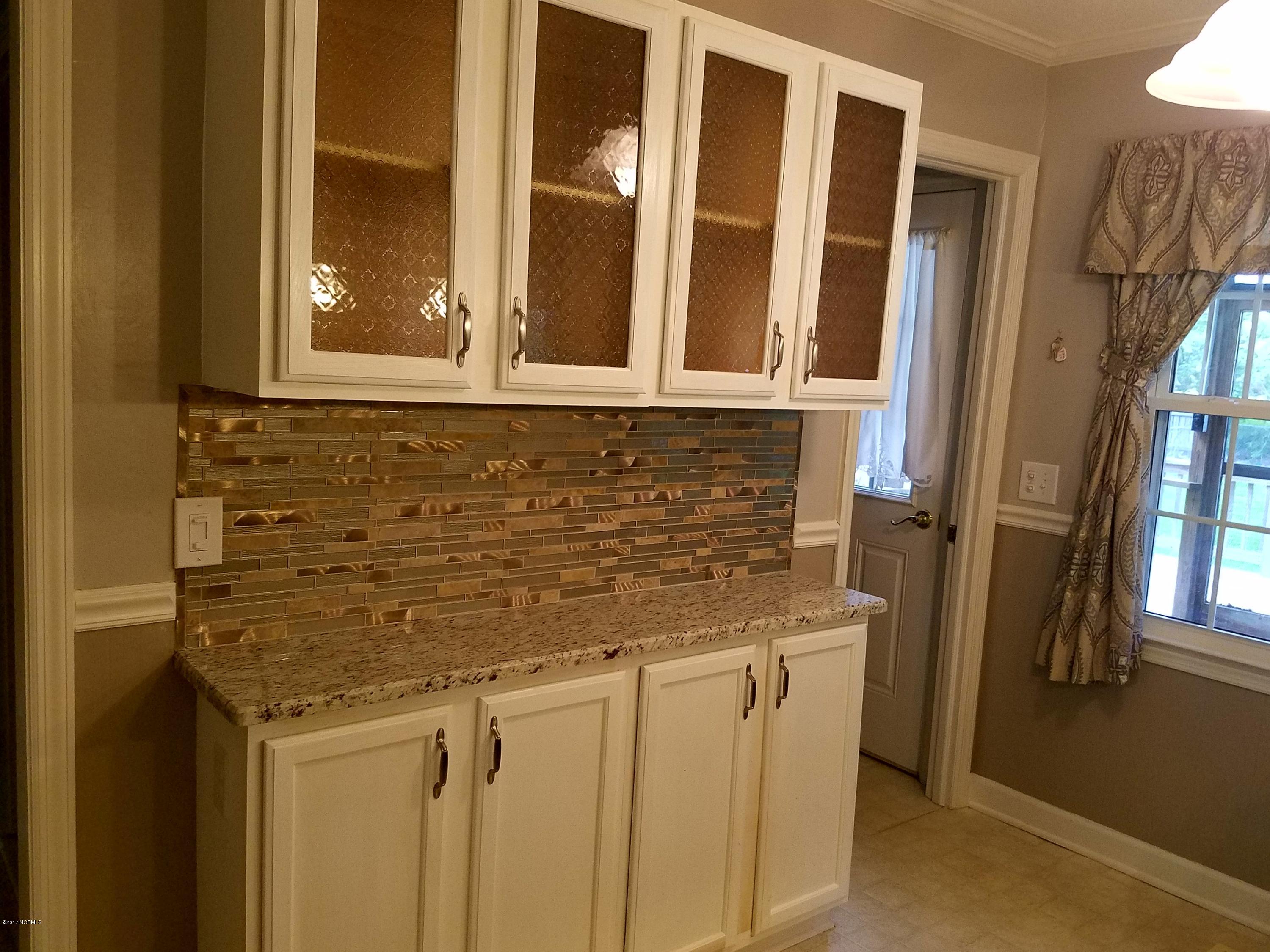 405 Lansdowne Road Wilmington, NC 28409 - Photo 20 of 29 kitchen