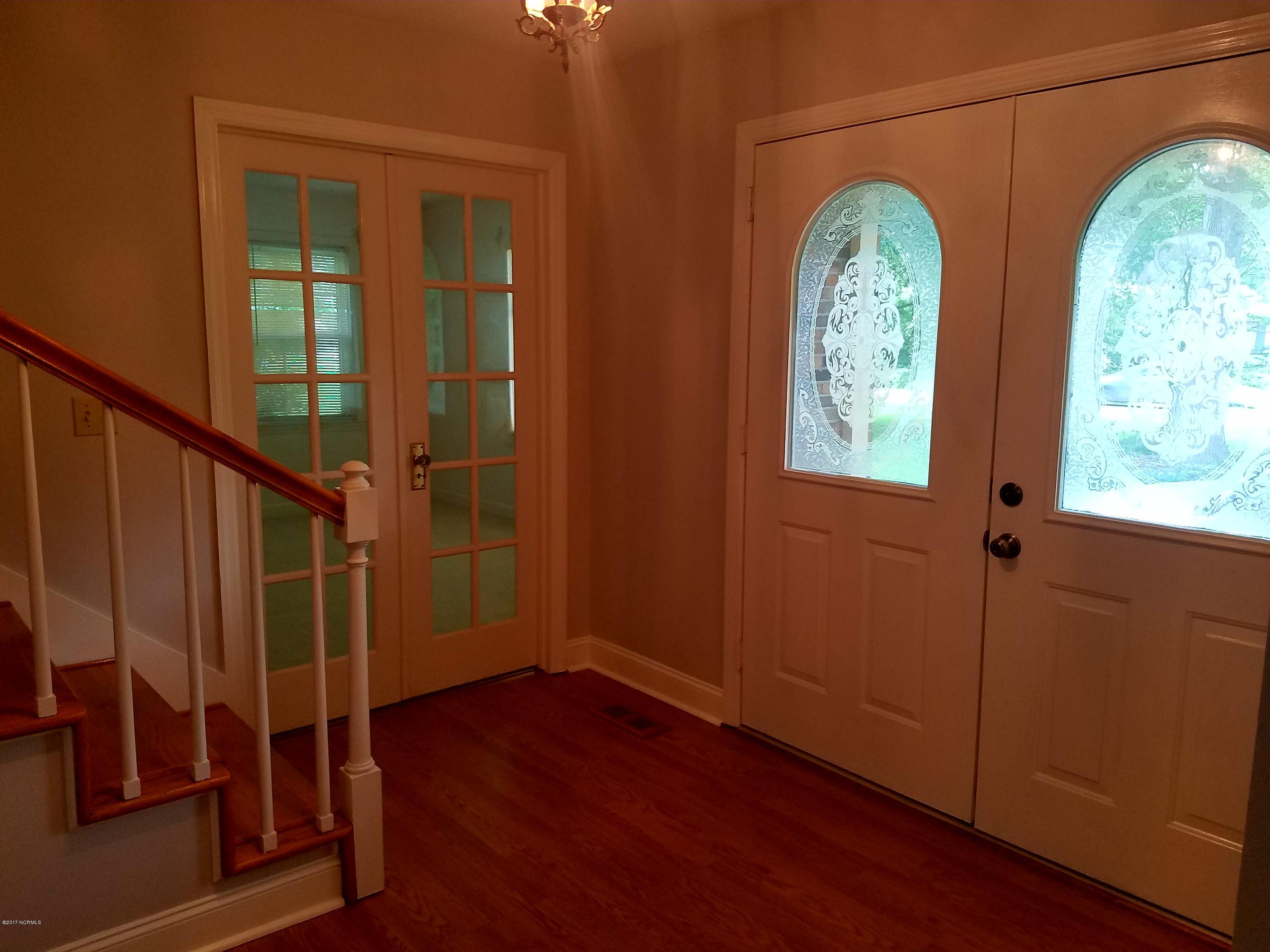 405 Lansdowne Road Wilmington, NC 28409 - Photo 5 of 29 foyer