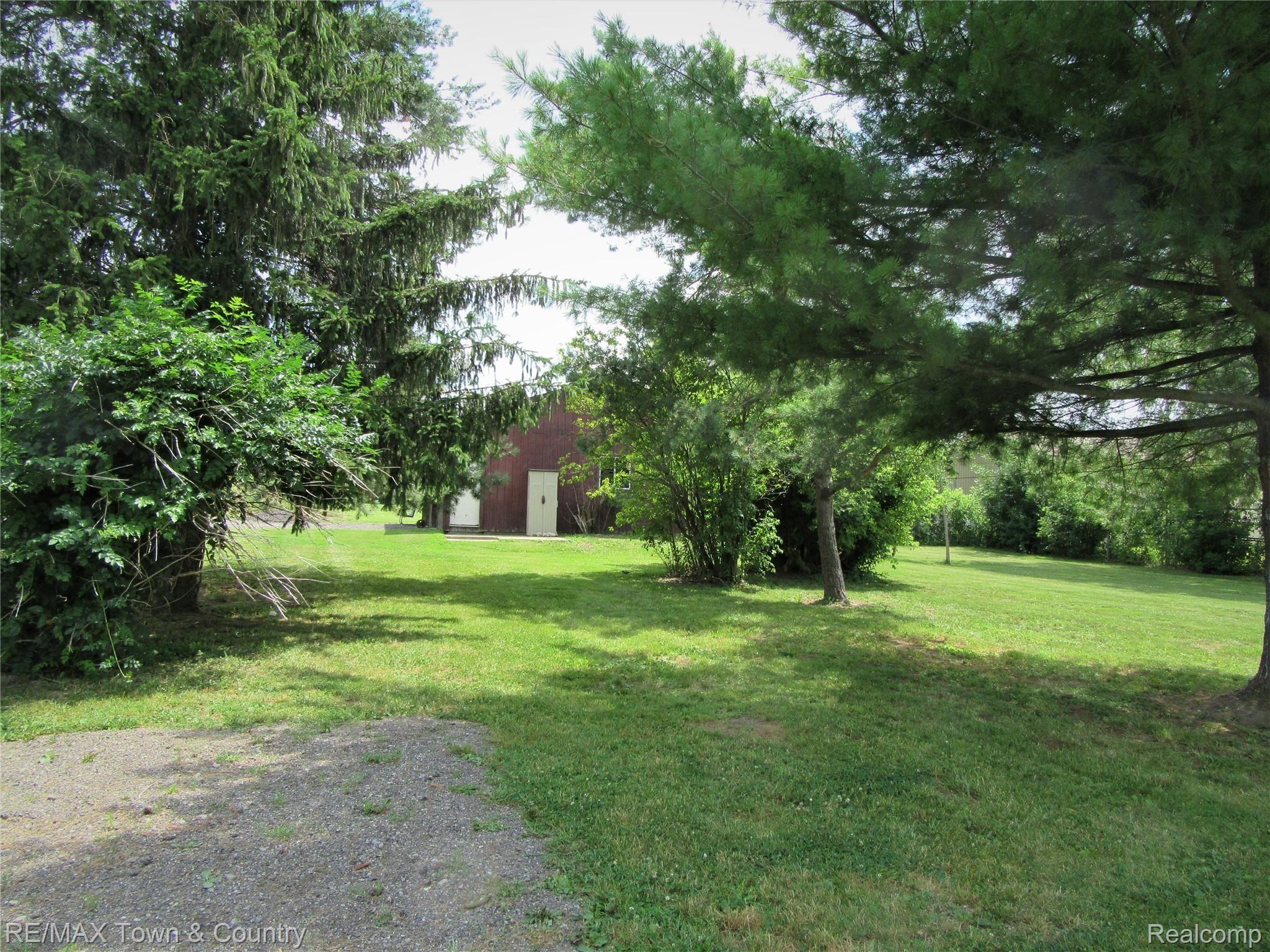 3133 Elms Road Swartz Creek, MI 48473 - Photo 19 of 23 elms yard 5.jpg