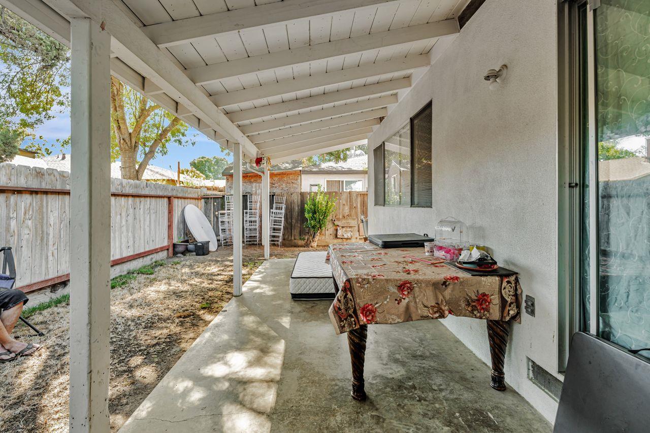 2210 San Blas Court Modesto, CA 95355 - Photo 26 of 28 a room with patio furniture and a large window