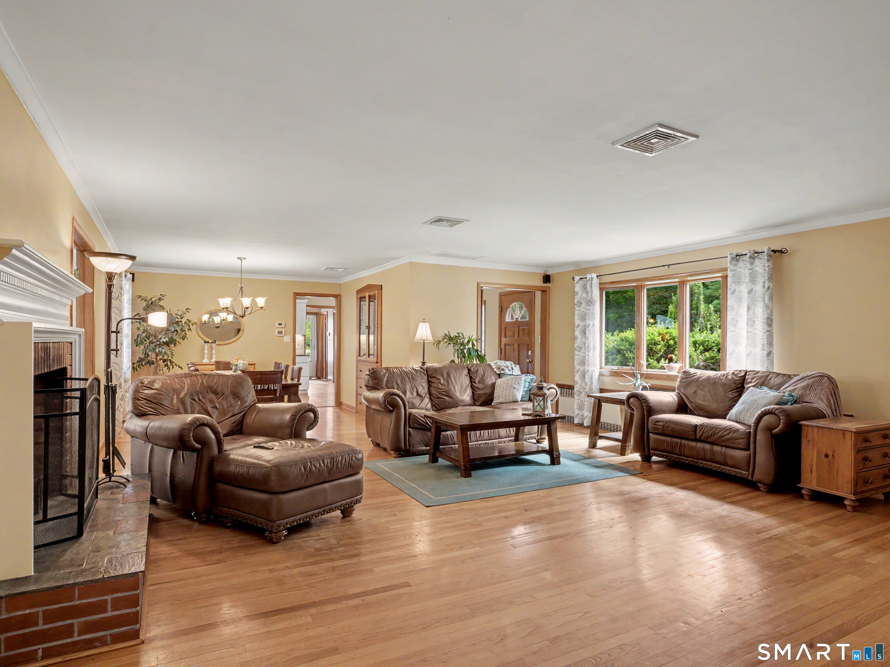 579 Racebrook Road Orange, CT 06477 - Photo 3 of 39