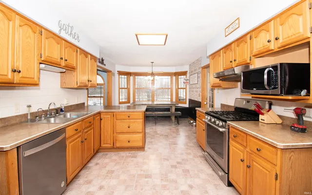 $449,900 | 7075 North 20th Road West, Howe, IN 46746