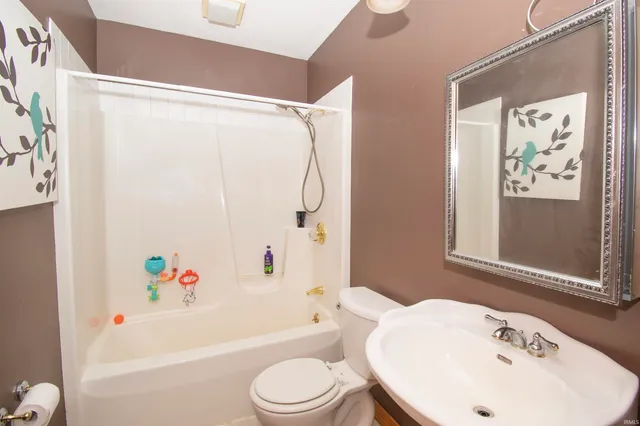 $449,900 | 7075 North 20th Road West, Howe, IN 46746