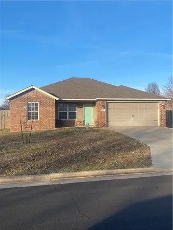 $215,000 | 1631 Kent Drive, Webb City, MO 64870