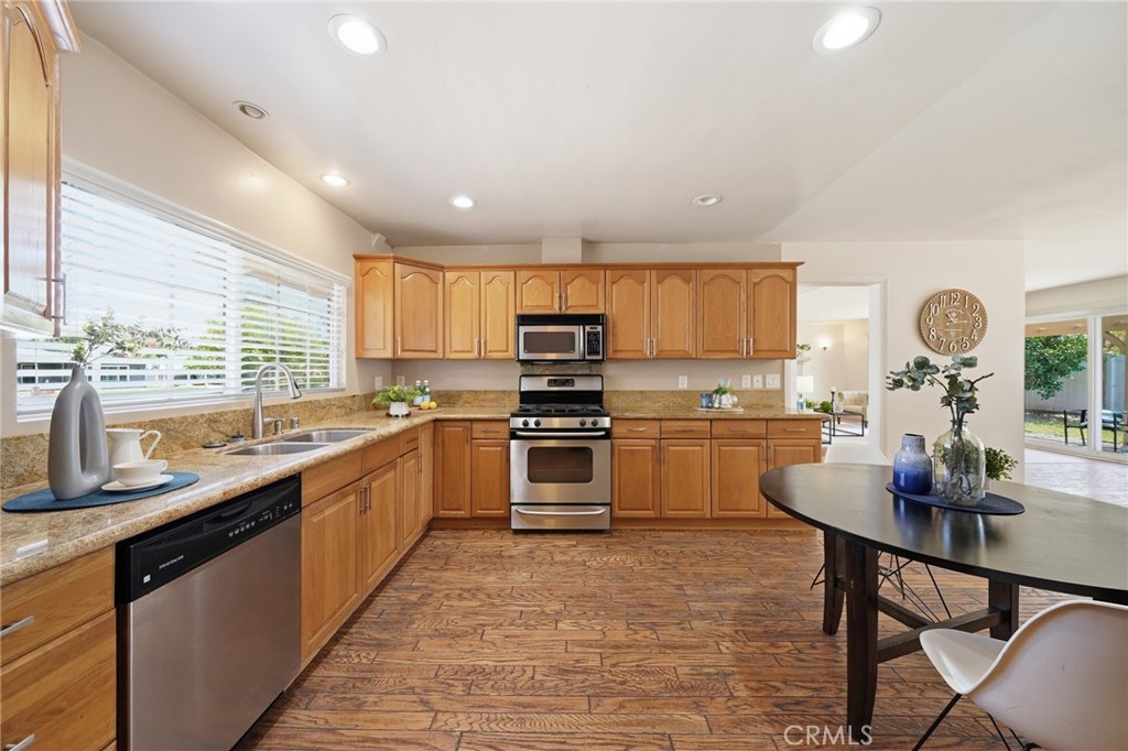 5041 Ridglea Avenue Buena Park, CA 90621 - Photo 26 of 60 KITCHEN