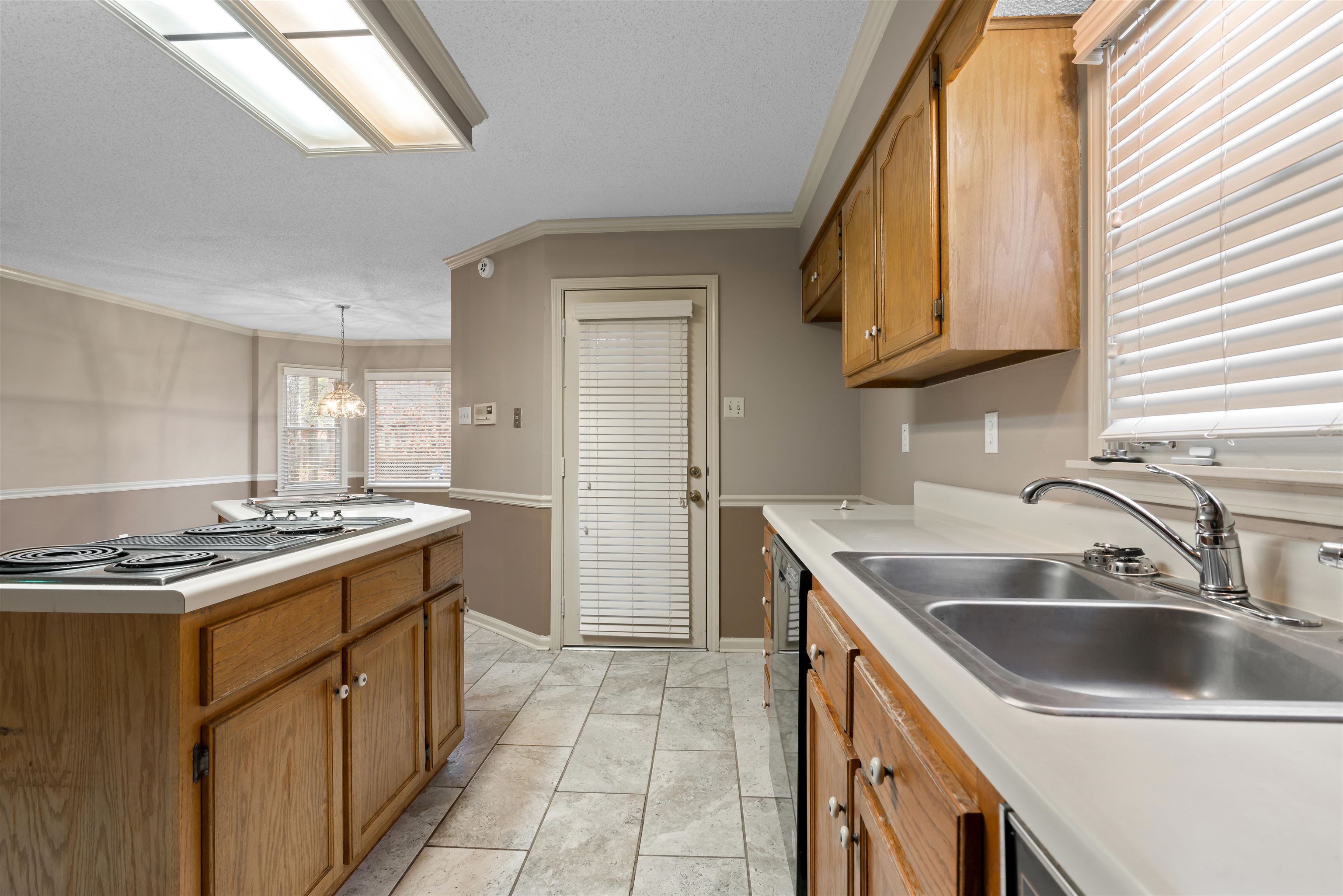 9403 Shadow Ridge Cove Cordova, TN 38016 - Photo 4 of 21 a kitchen that has a sink and a stove